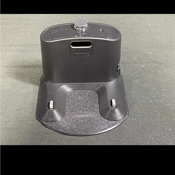 iRobot Roomba 630 Vacuum Cleaning Robot Smoke Free Pet Free Home Excellent Cond - Picture 7 of 7